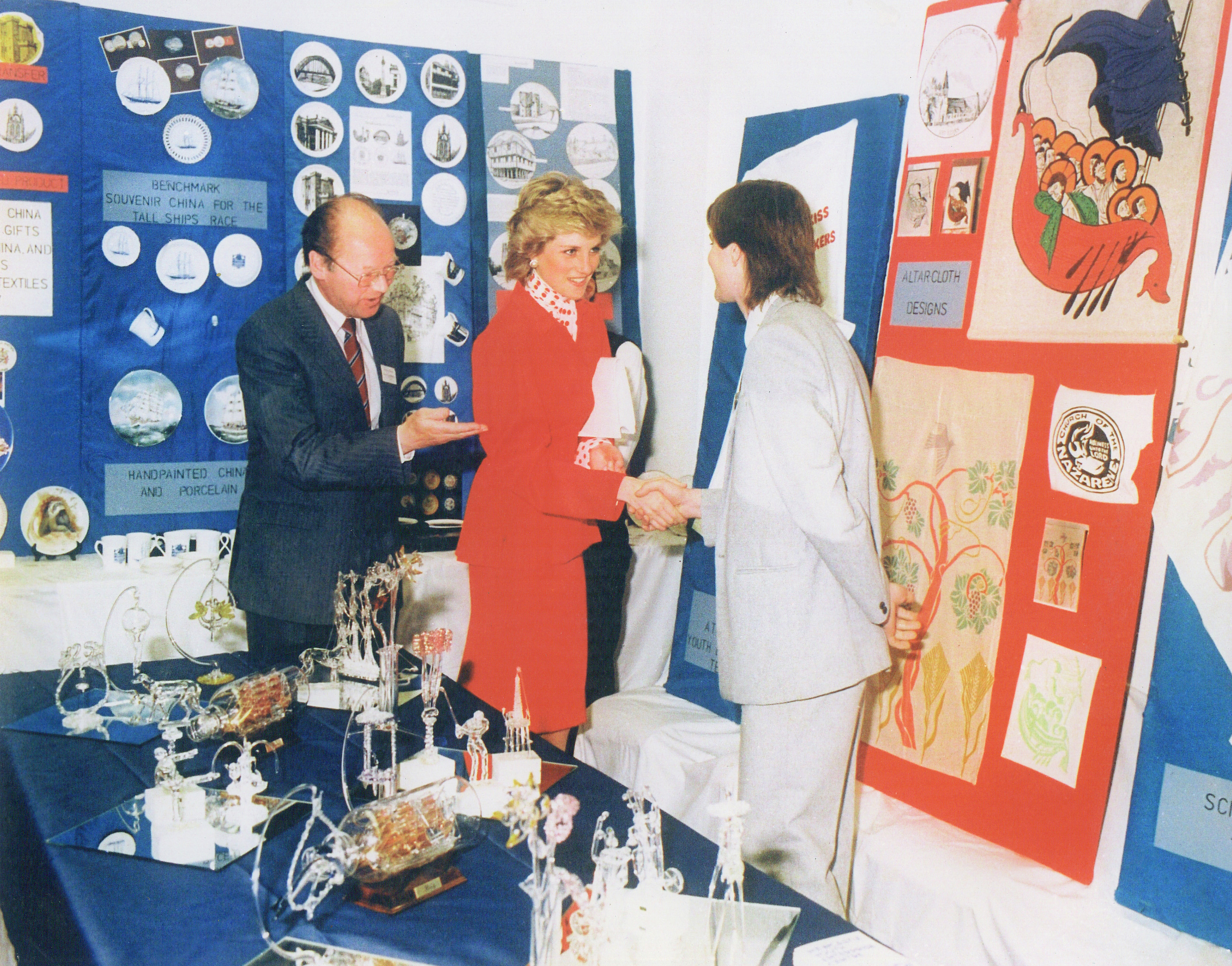 Diana visiting an exhibition display with Craig Colquhoun glass artworks